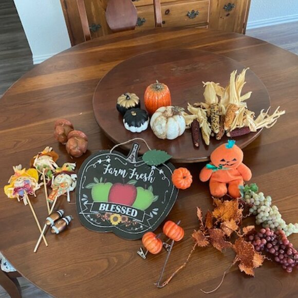 HUGE Lot FALL Harvest THANKSGIVING Decor- SCARECROW Football PUMPKIN Indian Corn - Picture 2 of 15